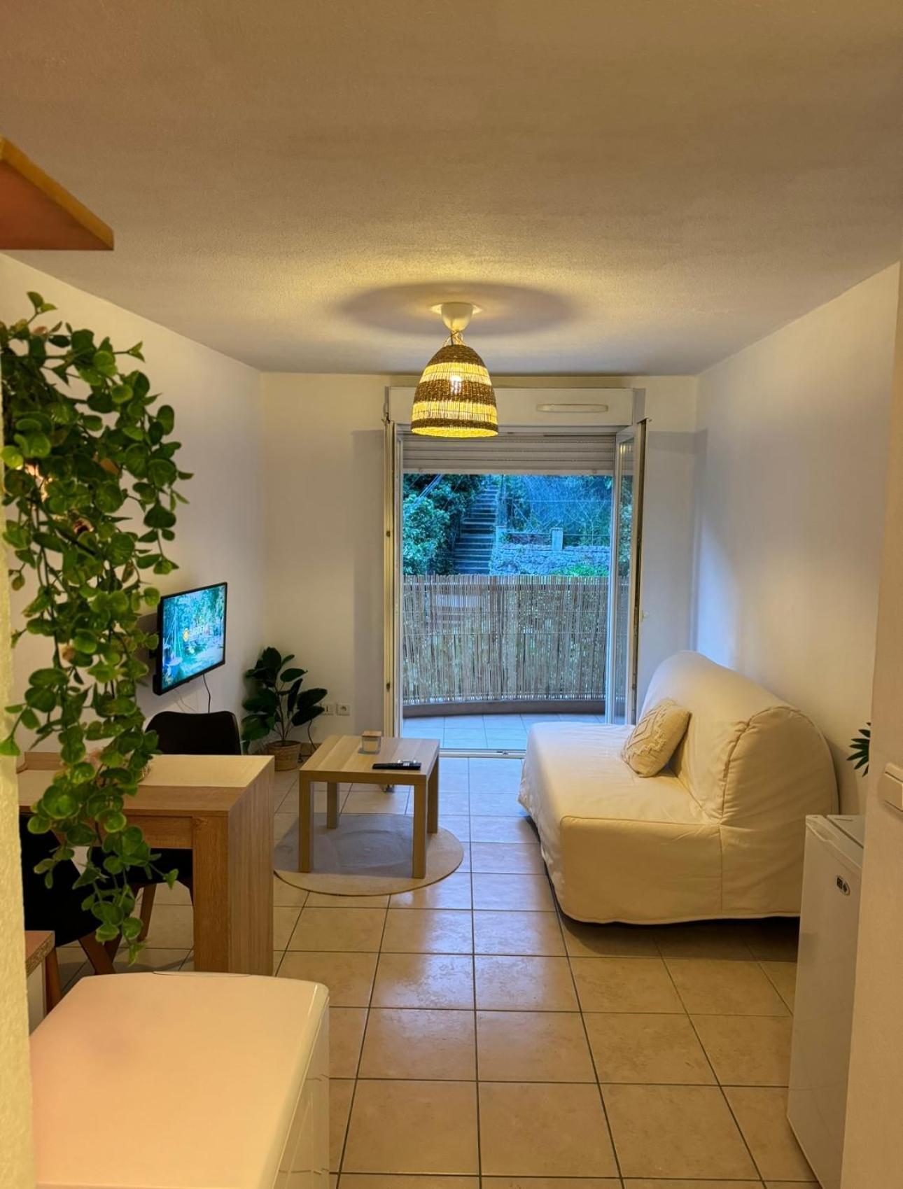 Studio Confortable Avec Vue Nice Bagian luar foto